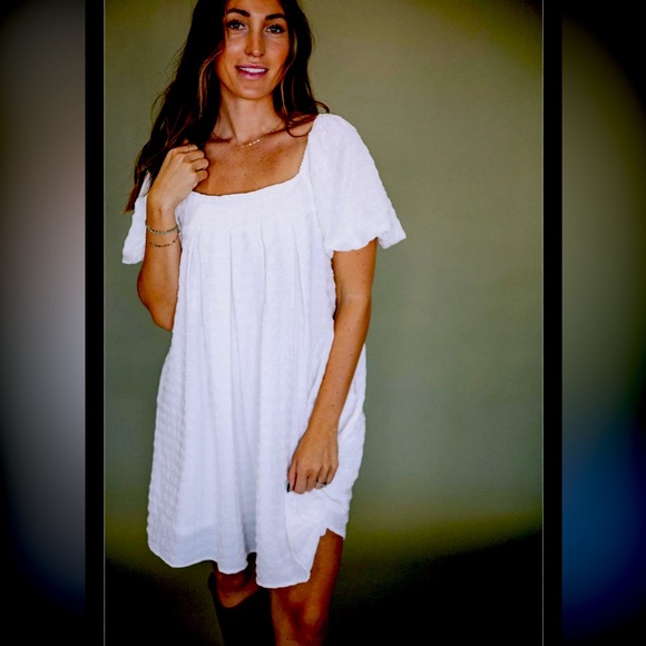 carole christian Tops - Anthropologie White Puff Sleeve Ruffled dress